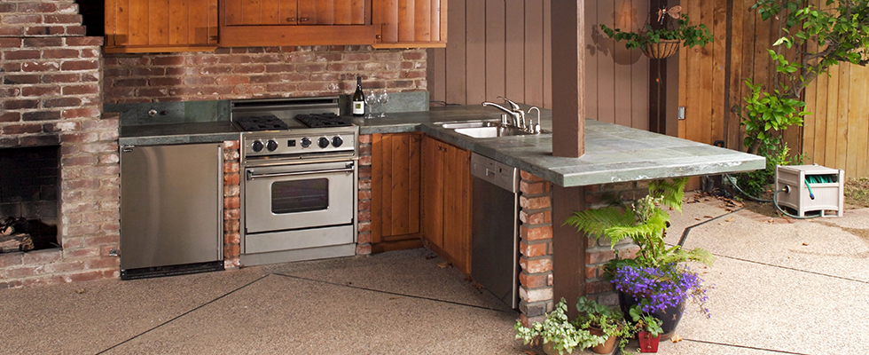 Outdoor Kitchens in Waukesha WI Bring Indoor Living Outside