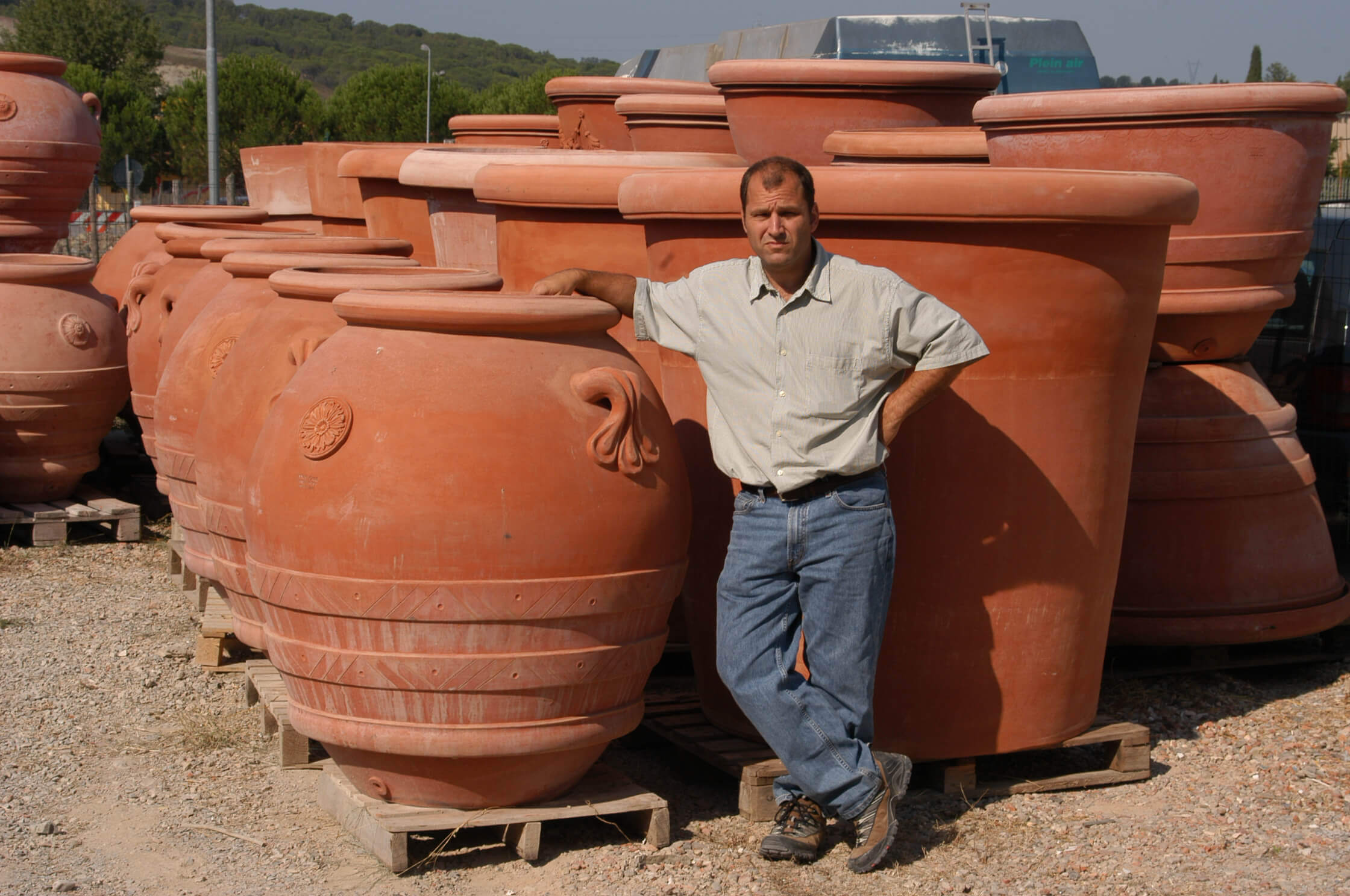 Exploring The Variety Of Installations For Terra Cotta Clay Pots   1 