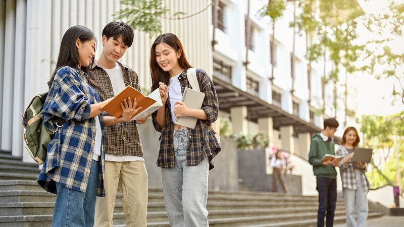 Living in Fayetteville, AR: How to Save Money While in College