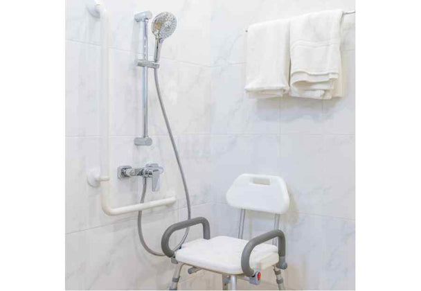 4 Reasons Your Home Needs Elderly Bathroom Safety Aids